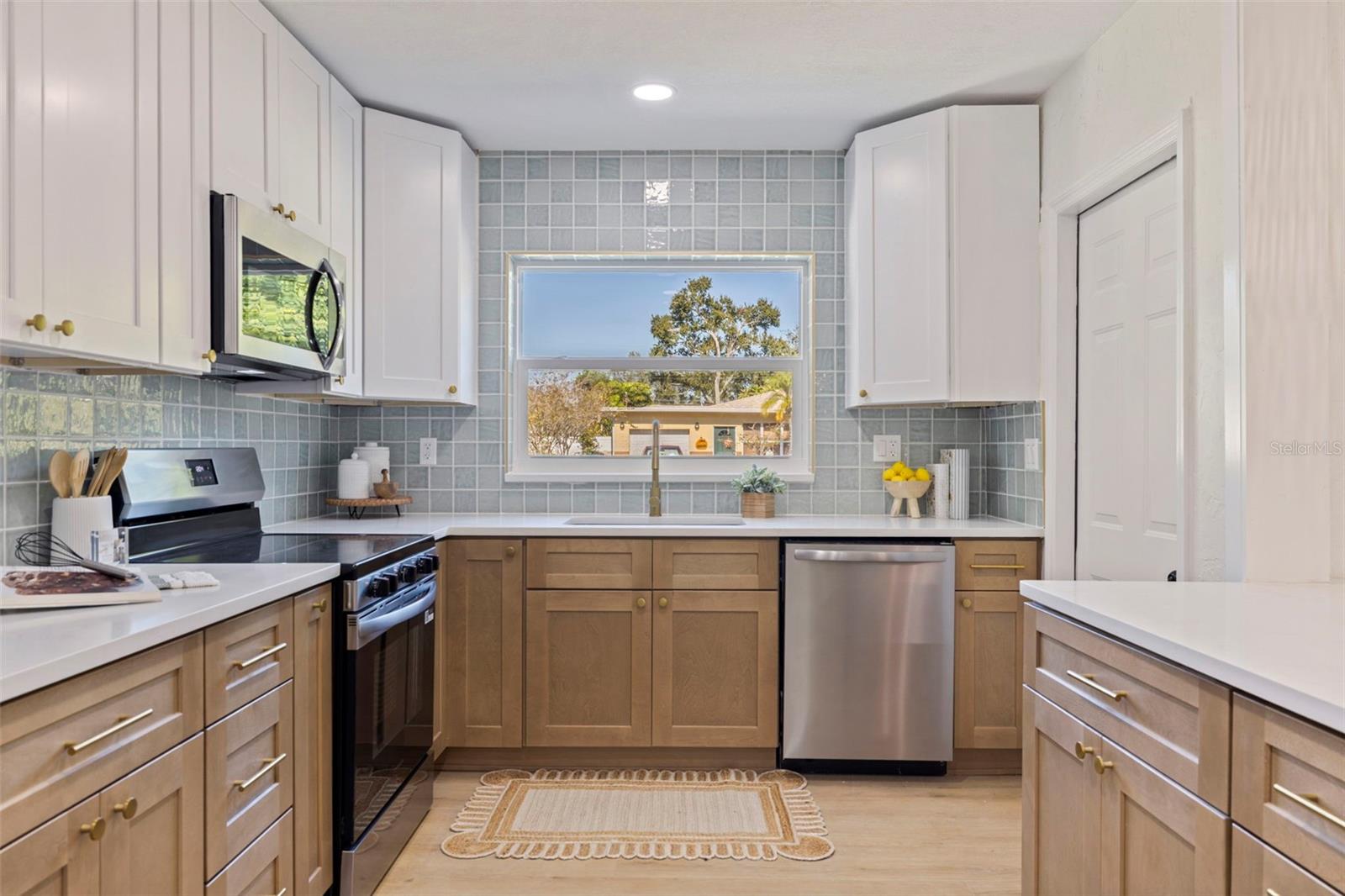 Image 12 of 35 For 5818 19th Avenue S