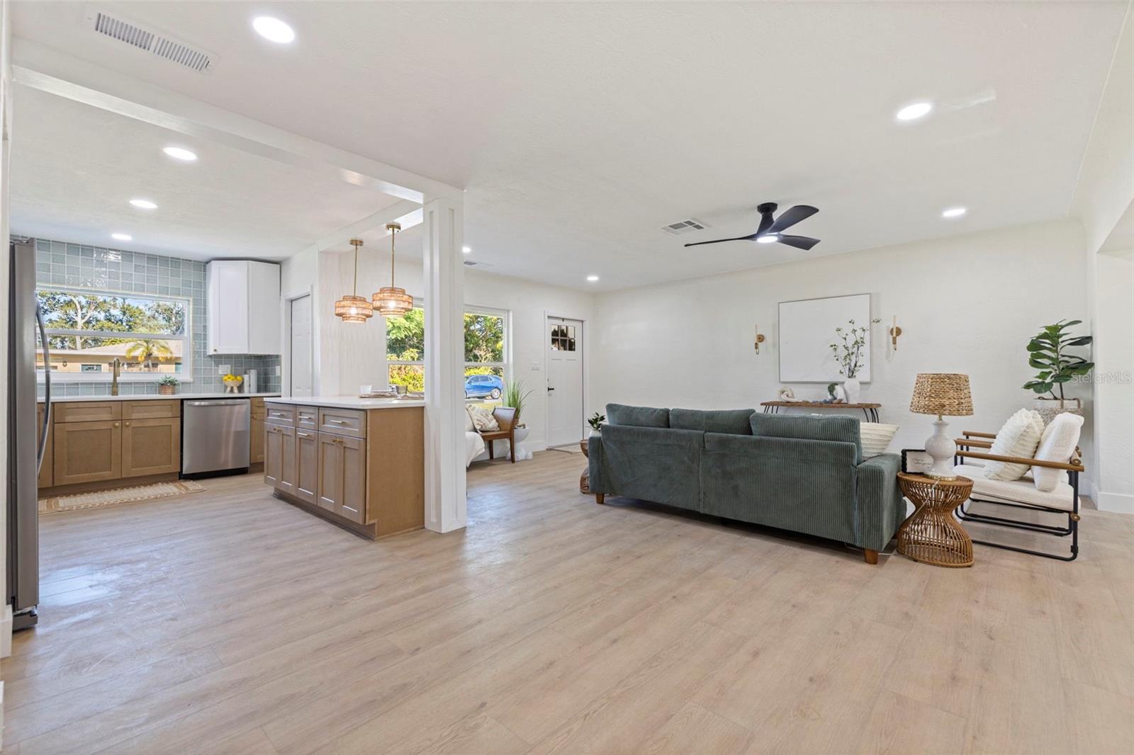 Image 17 of 35 For 5818 19th Avenue S