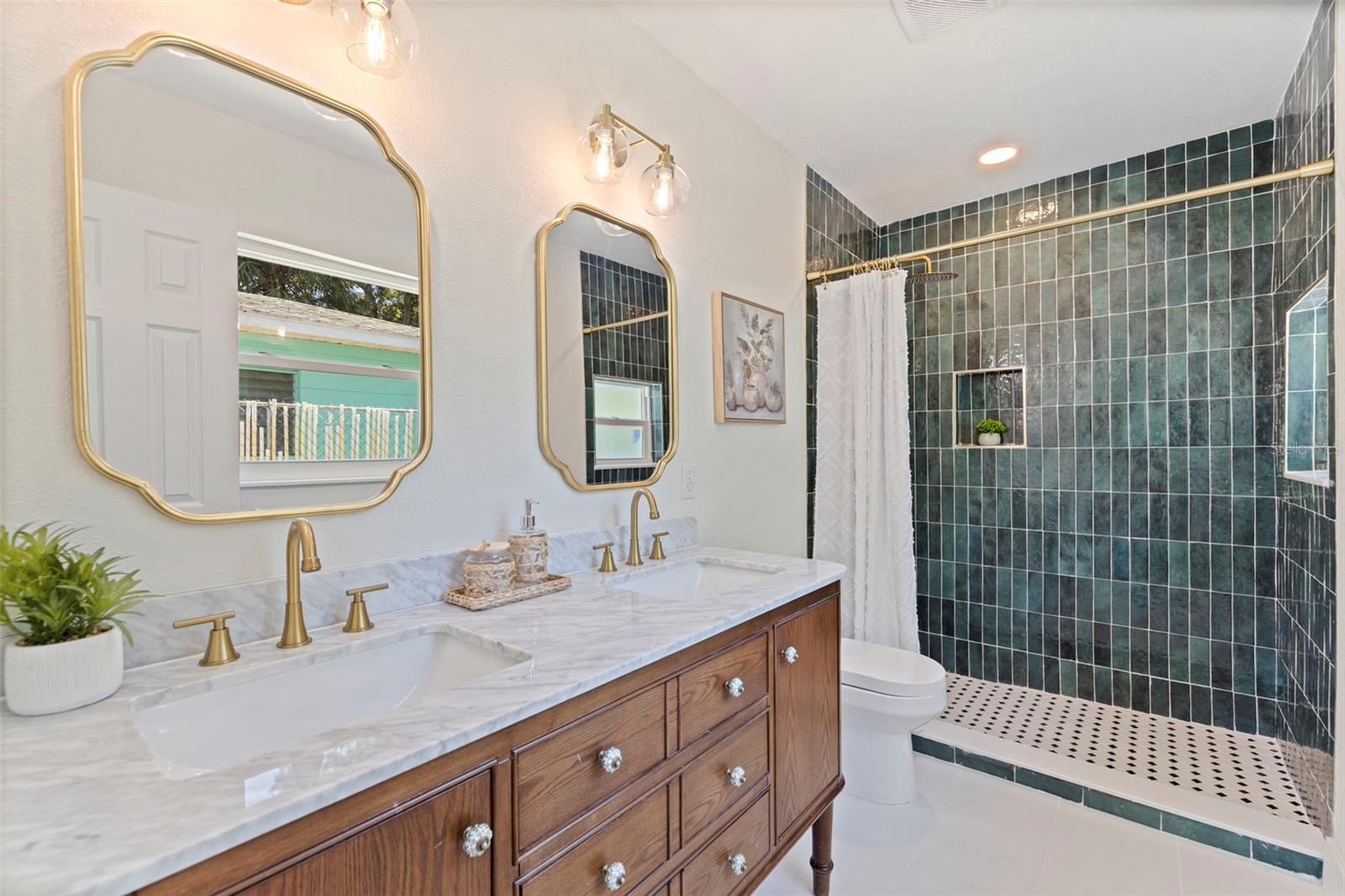 Image 20 of 35 For 5818 19th Avenue S