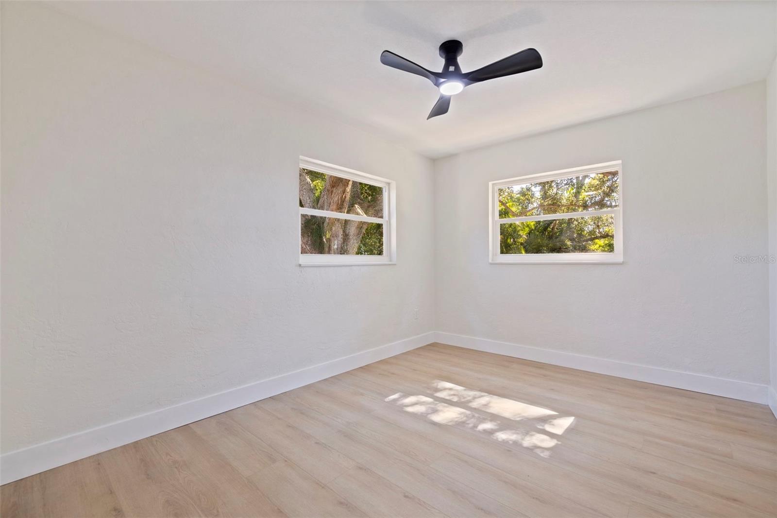 Image 21 of 35 For 5818 19th Avenue S