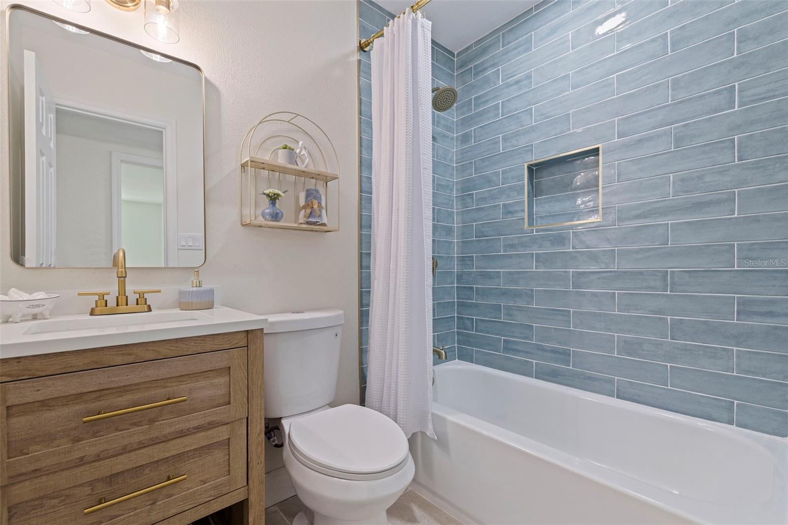 Image 23 of 35 For 5818 19th Avenue S