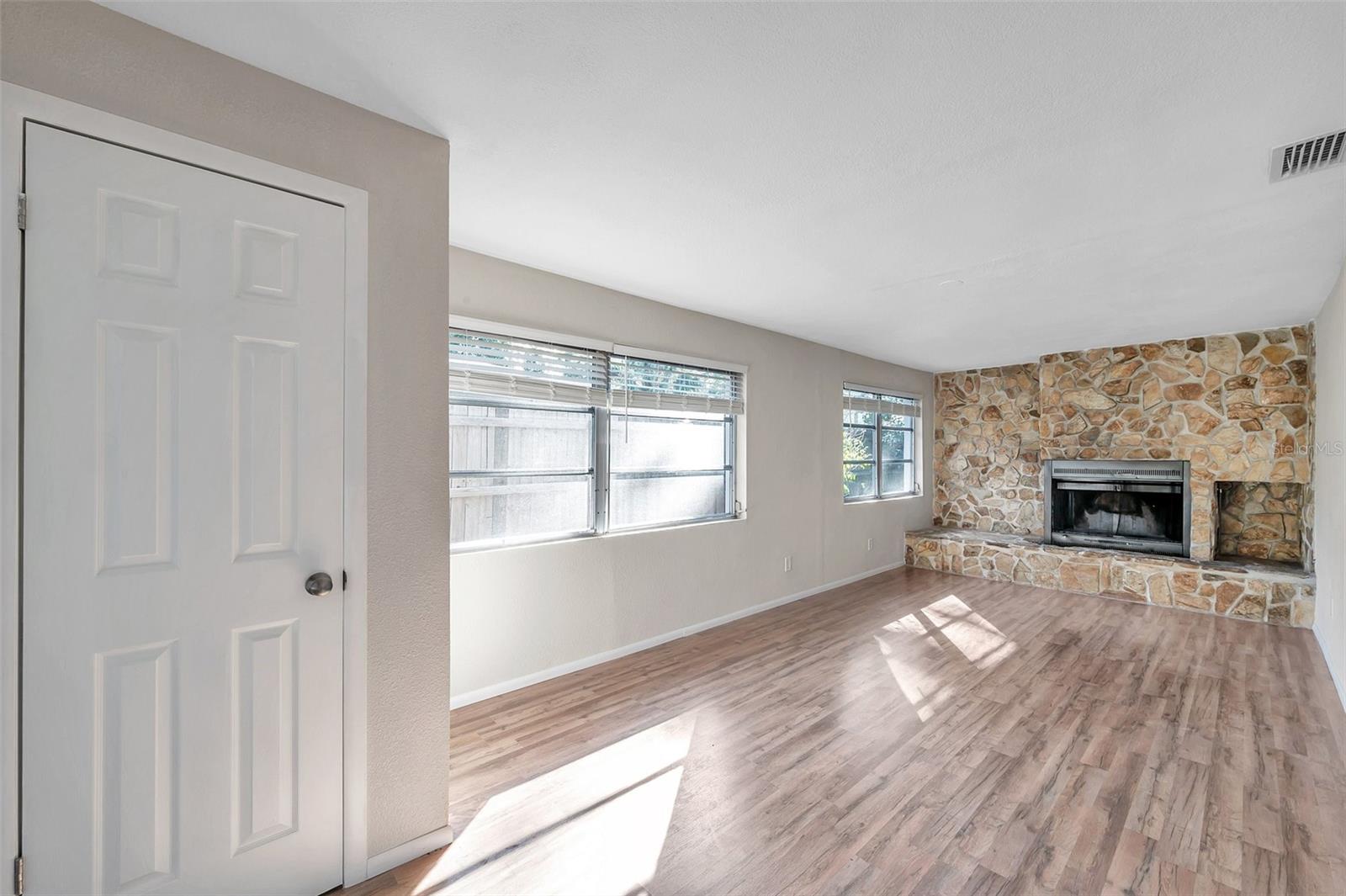 Image 15 of 42 For 1995 Meadow Drive