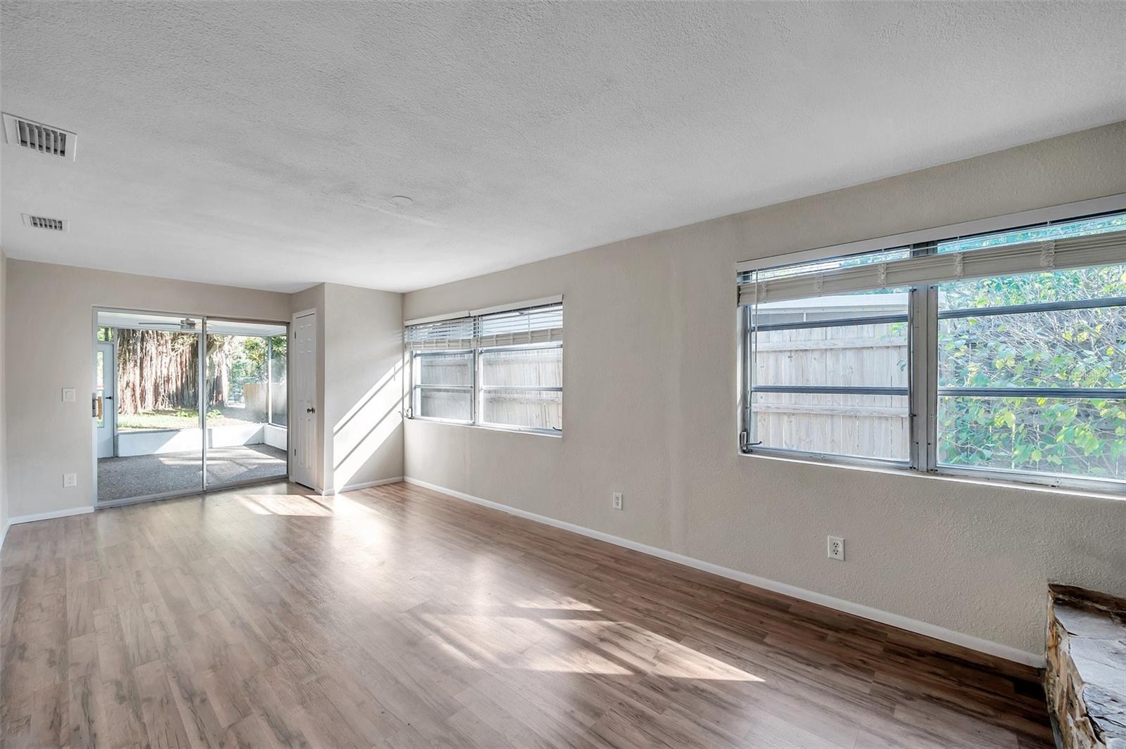 Image 16 of 42 For 1995 Meadow Drive