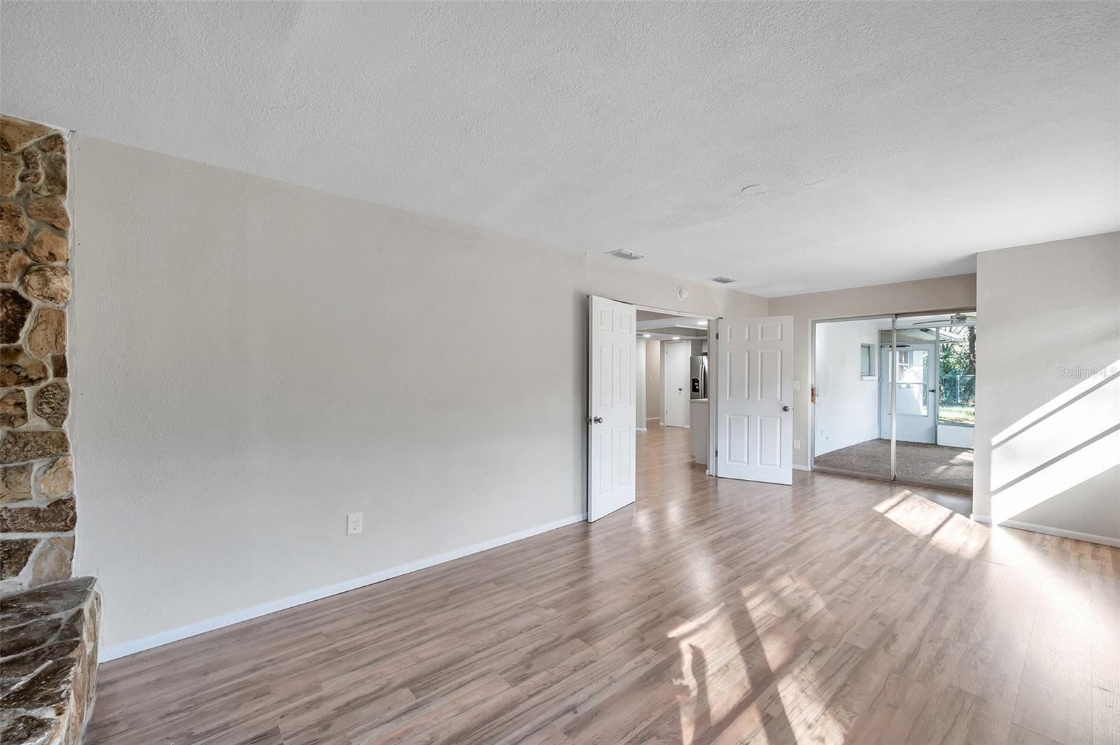 Image 17 of 42 For 1995 Meadow Drive