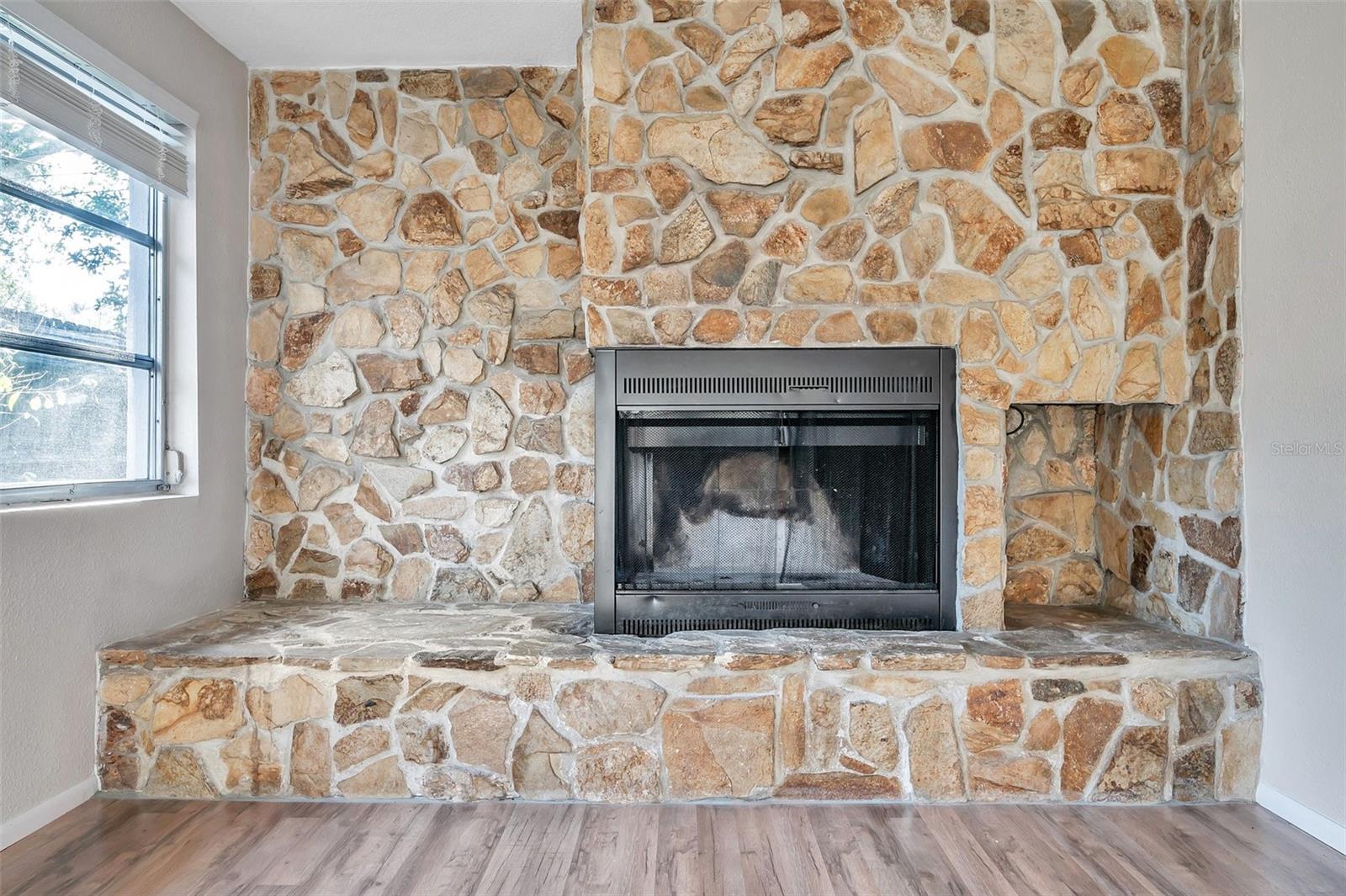 Image 19 of 42 For 1995 Meadow Drive