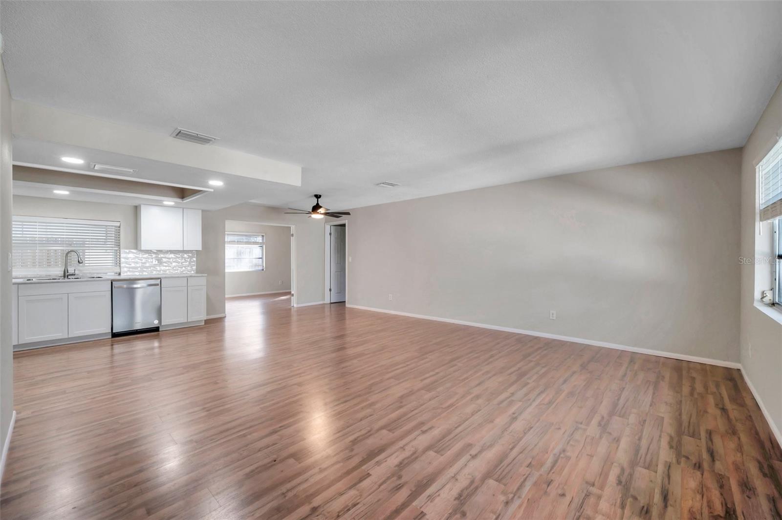 Image 5 of 42 For 1995 Meadow Drive