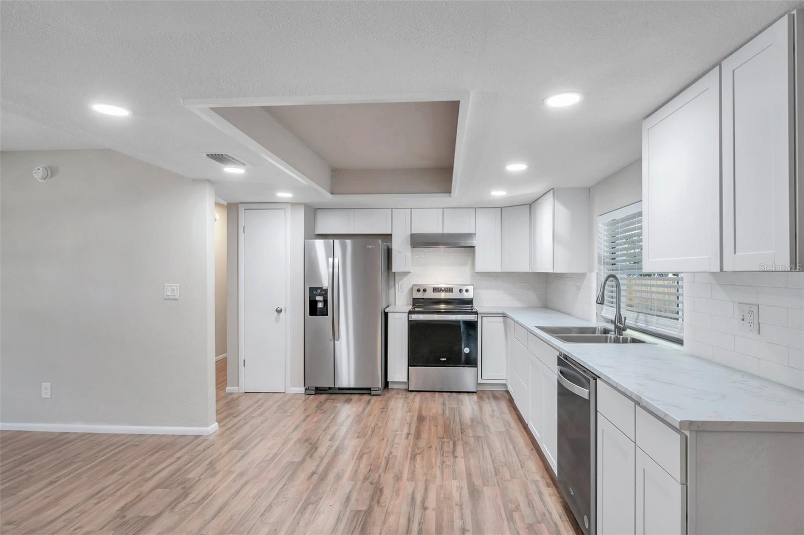 Image 7 of 42 For 1995 Meadow Drive