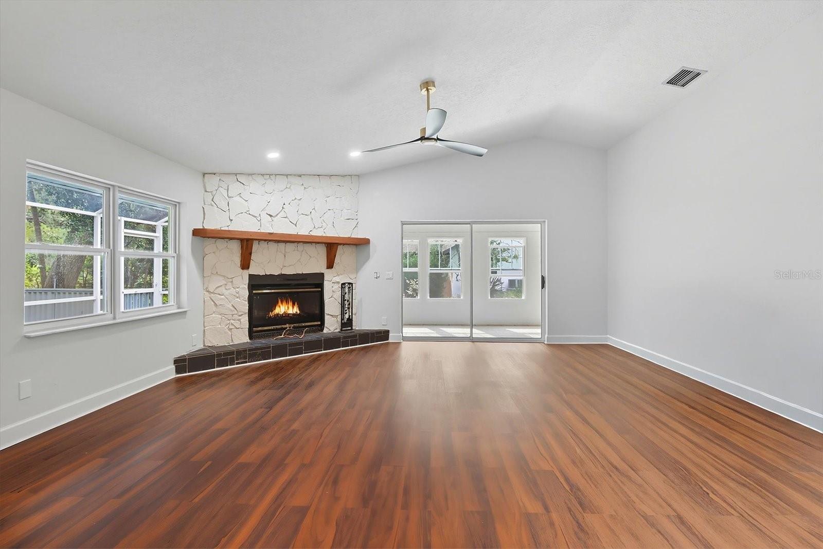 Image 10 of 39 For 4737 Sawmill Way