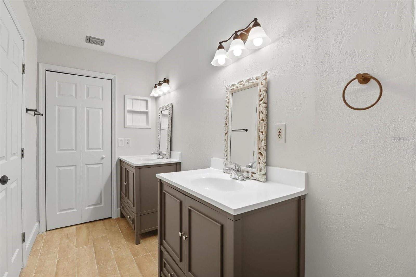 Image 20 of 39 For 4737 Sawmill Way