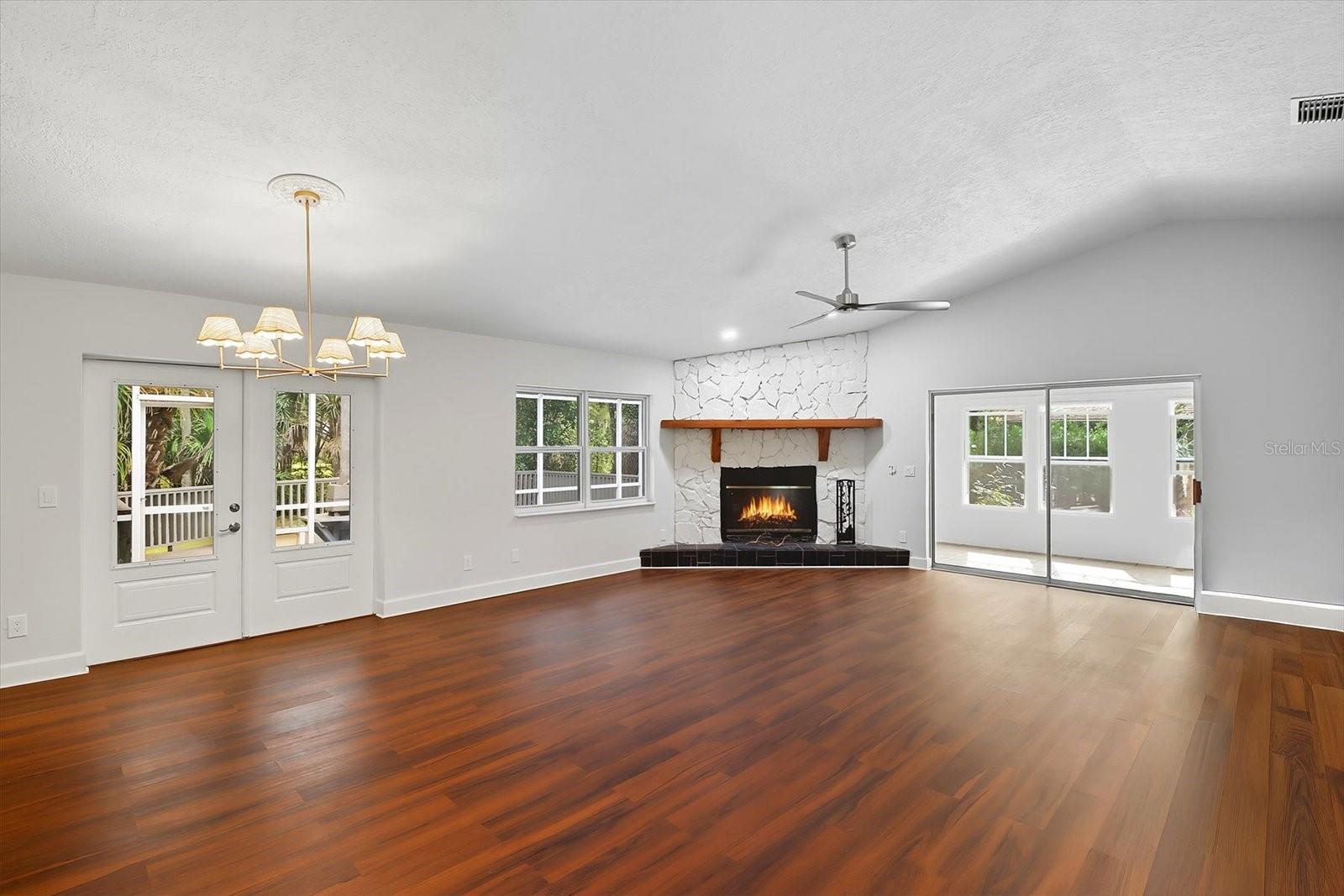 Image 4 of 39 For 4737 Sawmill Way