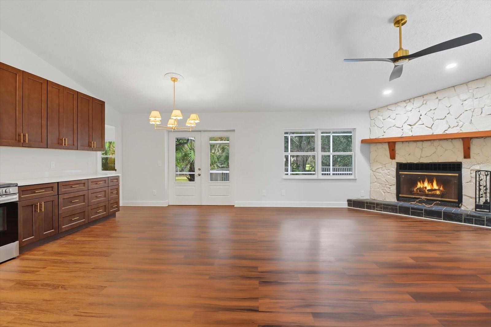 Image 7 of 39 For 4737 Sawmill Way