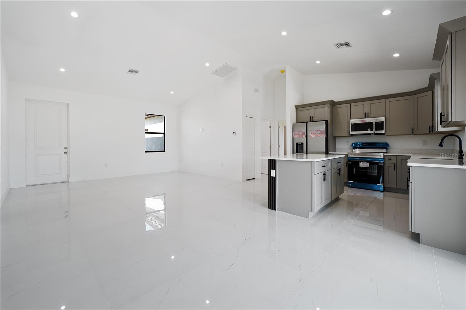 Image 4 of 37 For 2458 9th Terrace