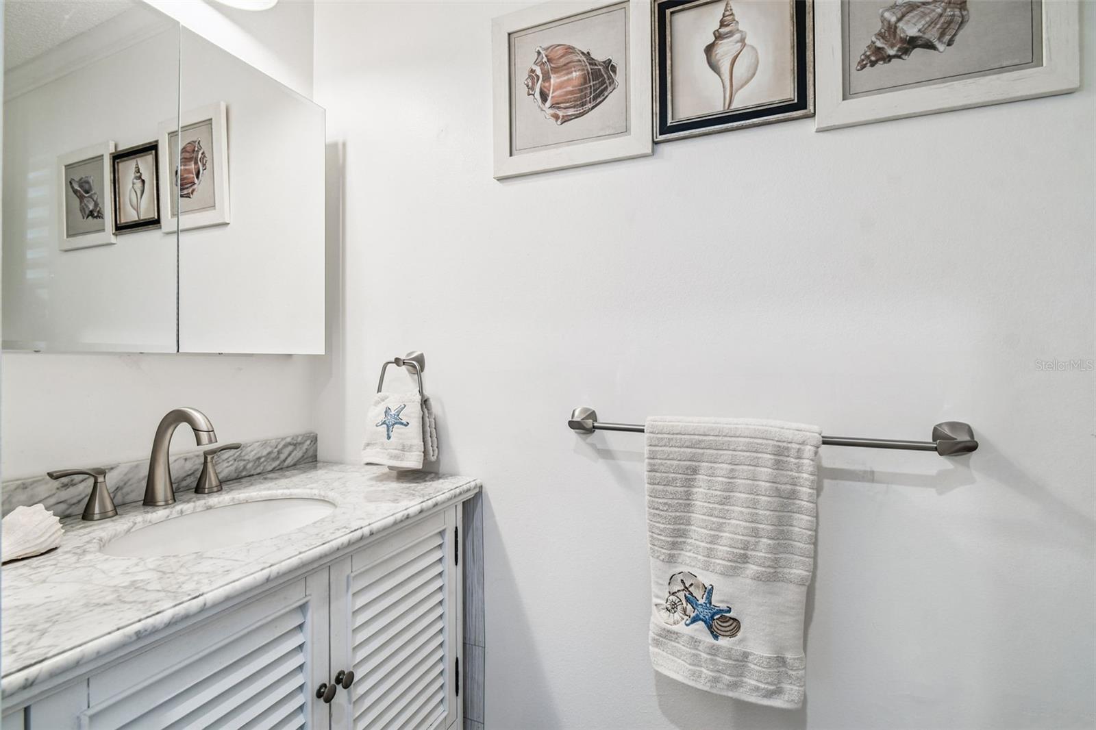 Listing photo id 16 for 11539 Scotch Pine Drive