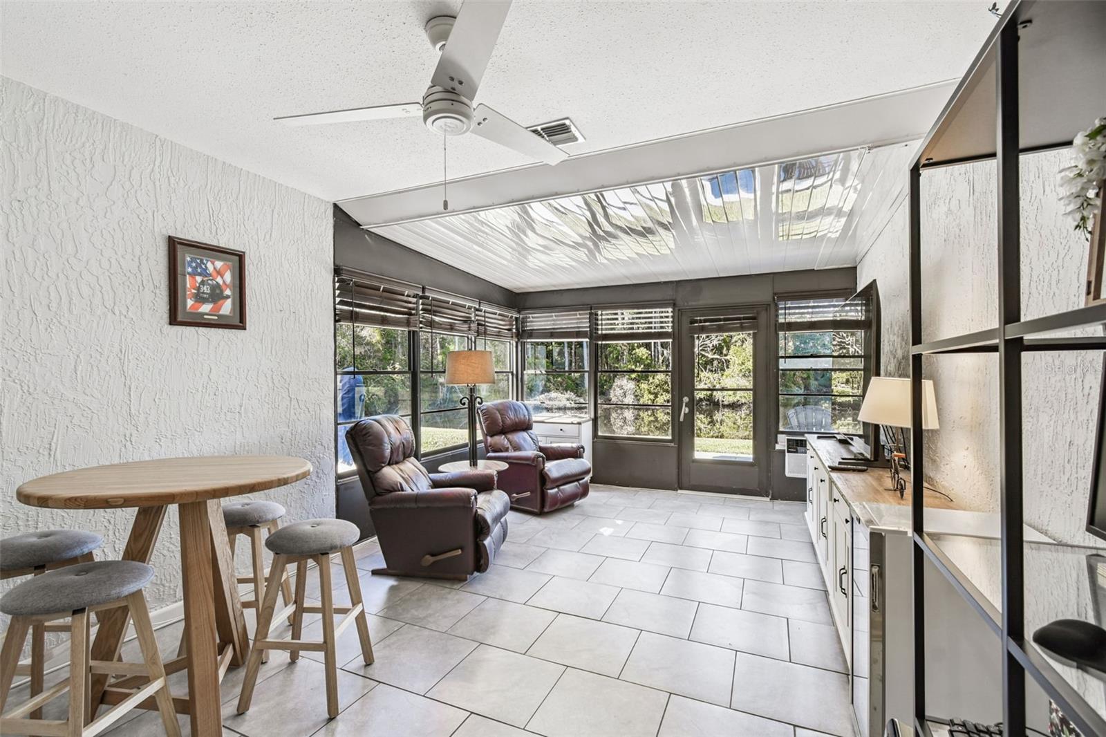 Listing photo id 17 for 11539 Scotch Pine Drive