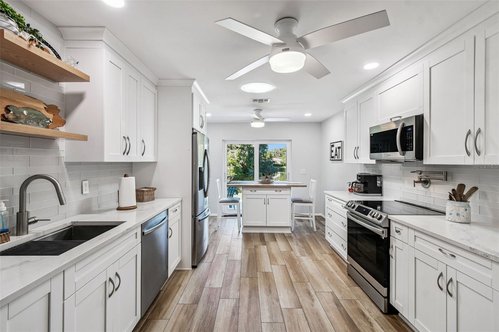 Listing photo id 0 for 11539 Scotch Pine Drive