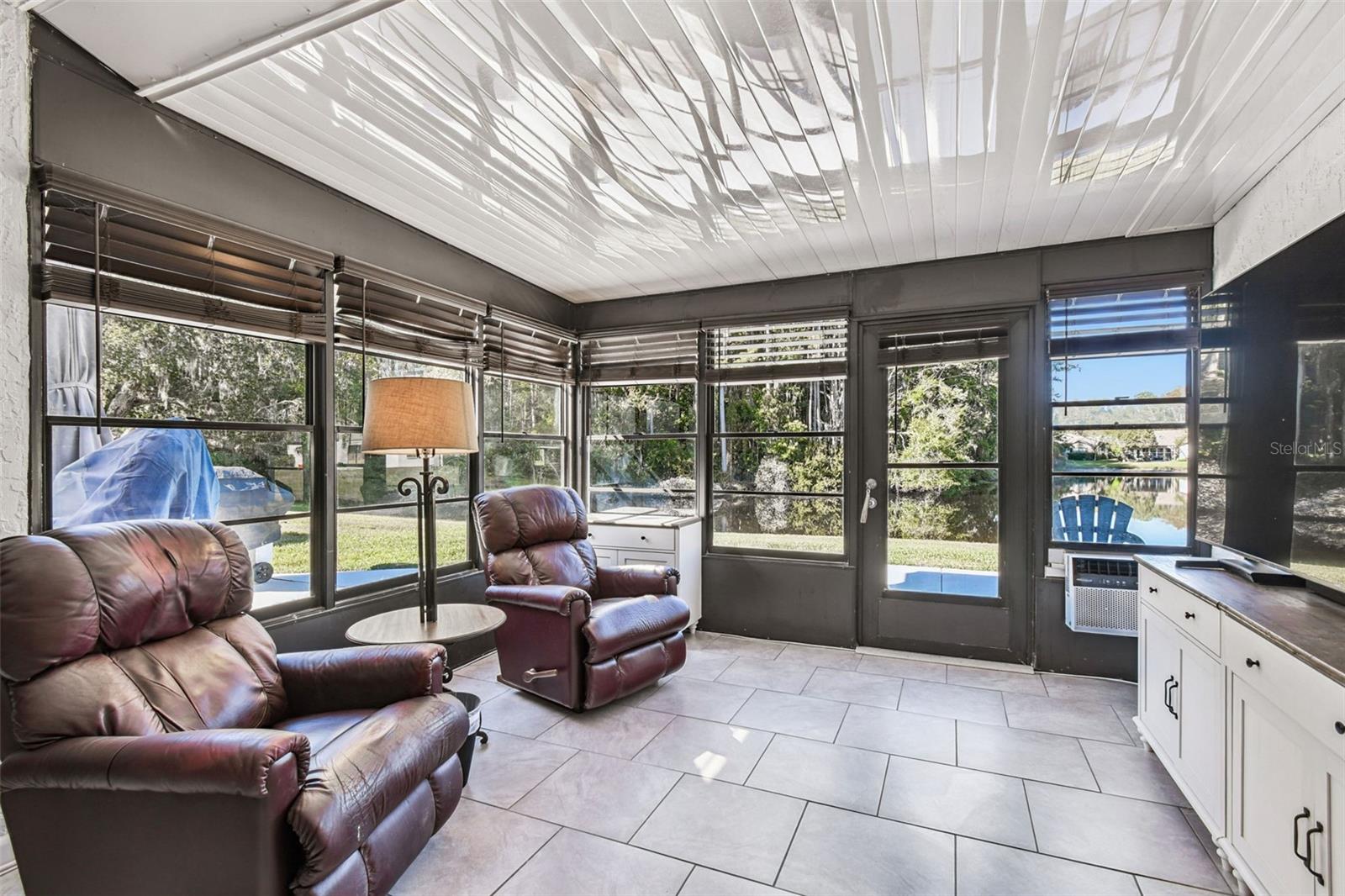 Listing photo id 18 for 11539 Scotch Pine Drive