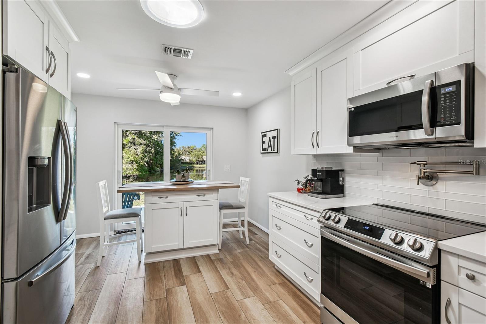 Listing photo id 1 for 11539 Scotch Pine Drive