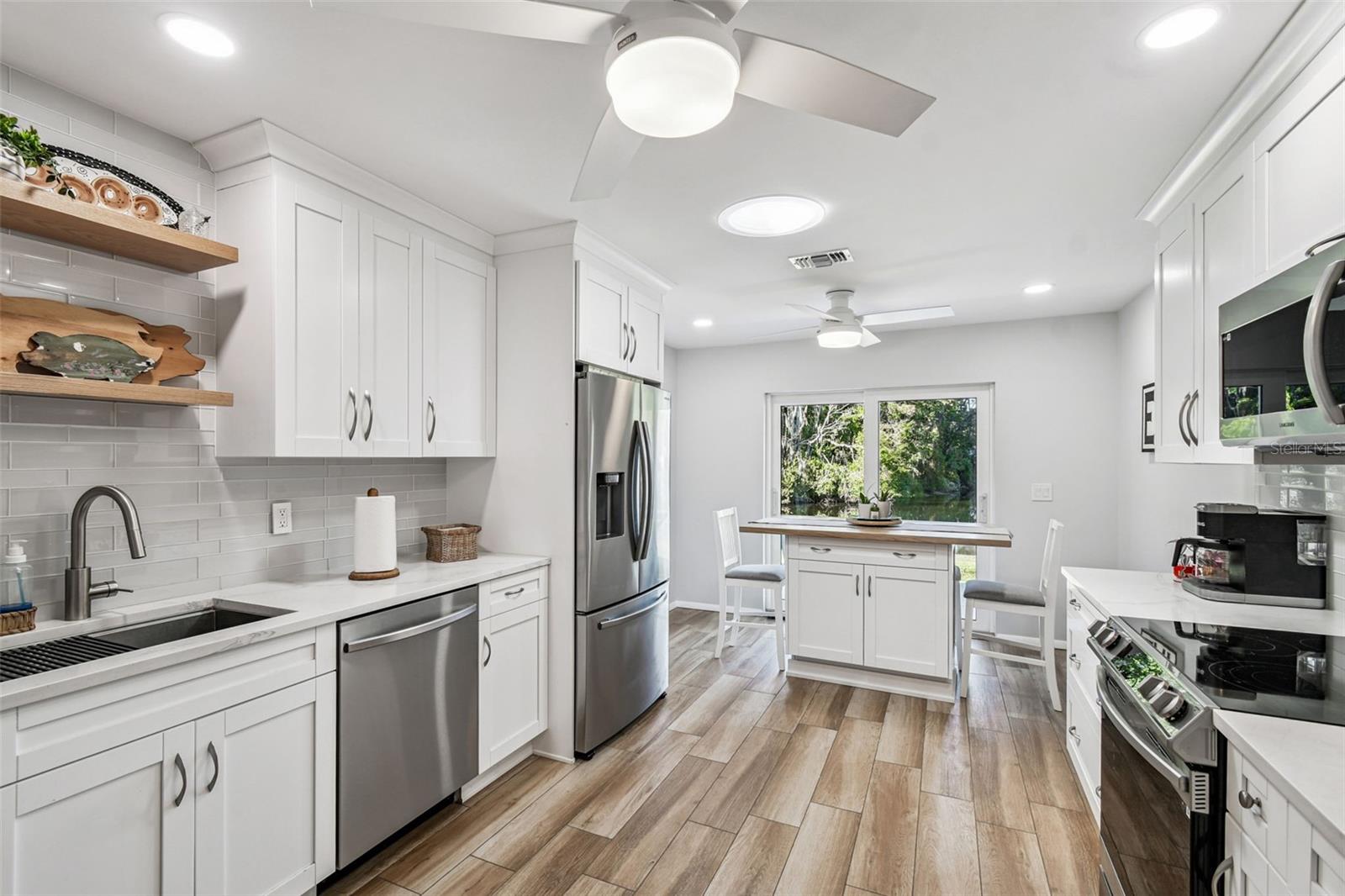 Listing photo id 2 for 11539 Scotch Pine Drive