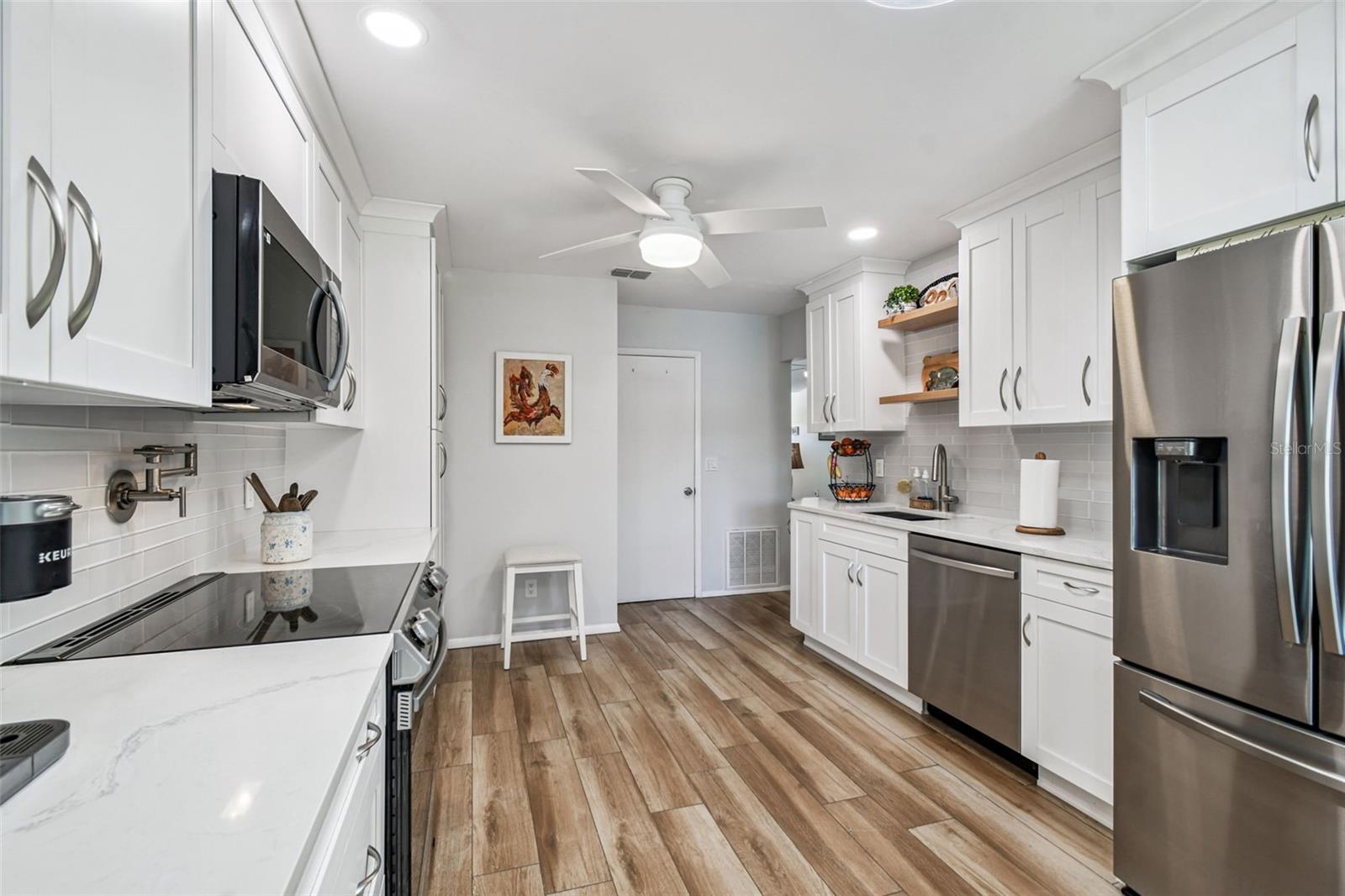 Listing photo id 3 for 11539 Scotch Pine Drive