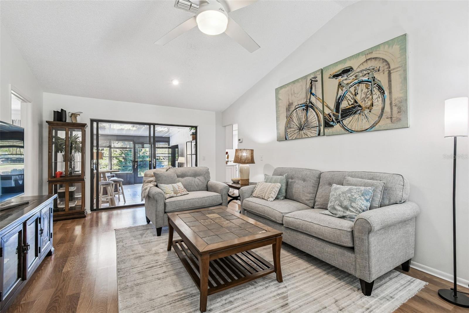 Listing photo id 4 for 11539 Scotch Pine Drive