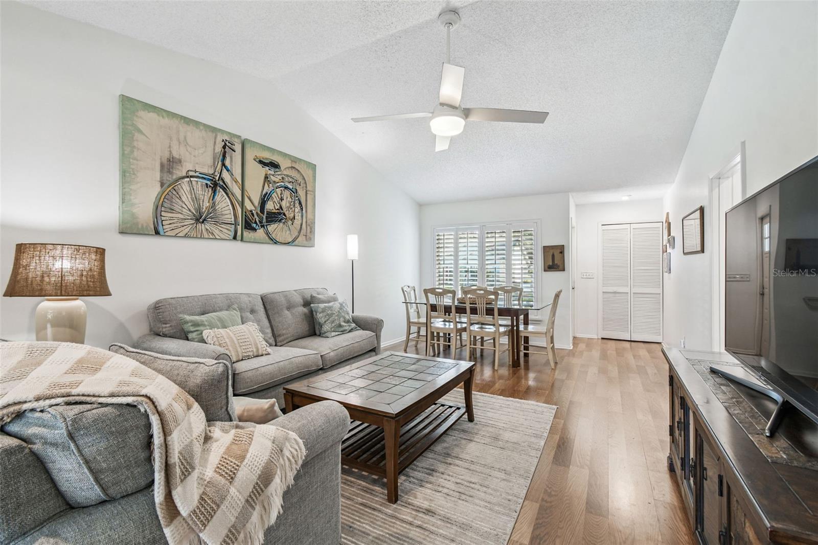 Listing photo id 6 for 11539 Scotch Pine Drive