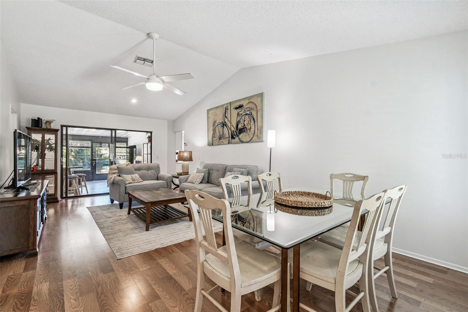 Listing photo id 7 for 11539 Scotch Pine Drive