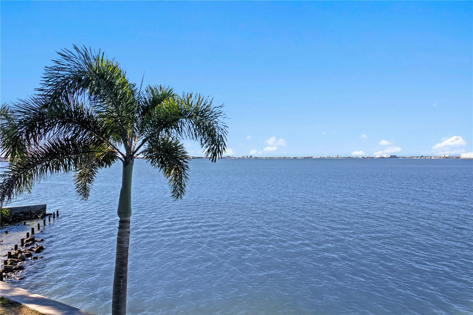 Listing photo id 8 for 5279 Isla Key Boulevard S 211