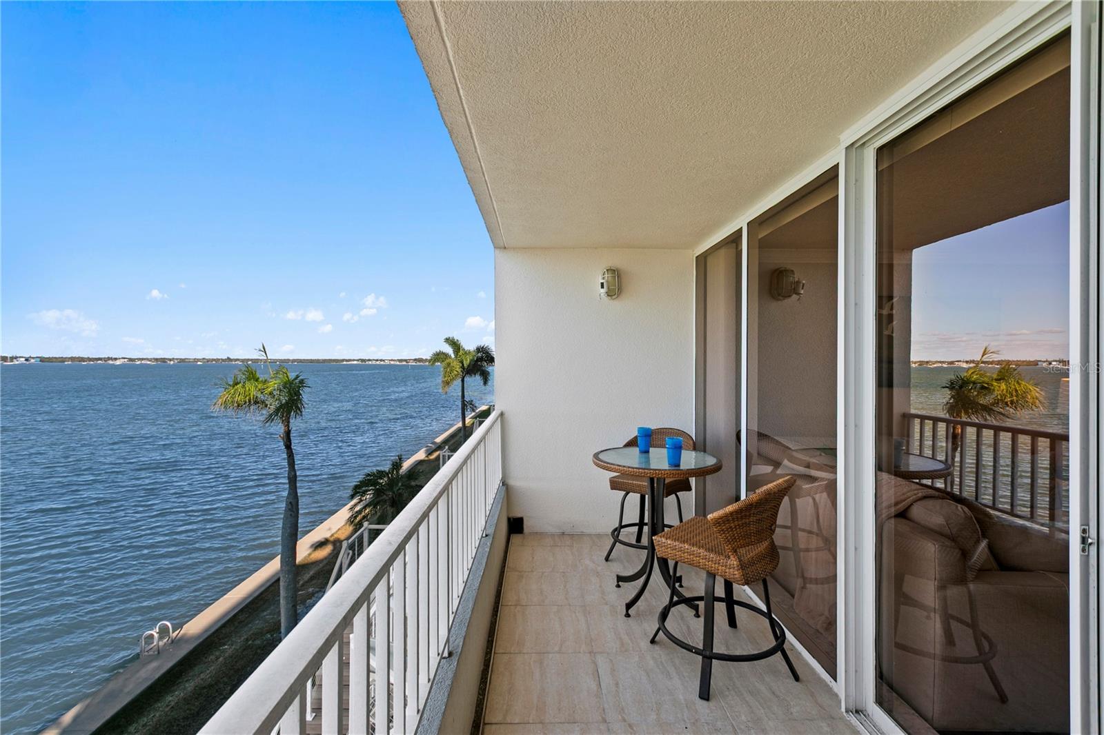 Listing photo id 9 for 5279 Isla Key Boulevard S 211