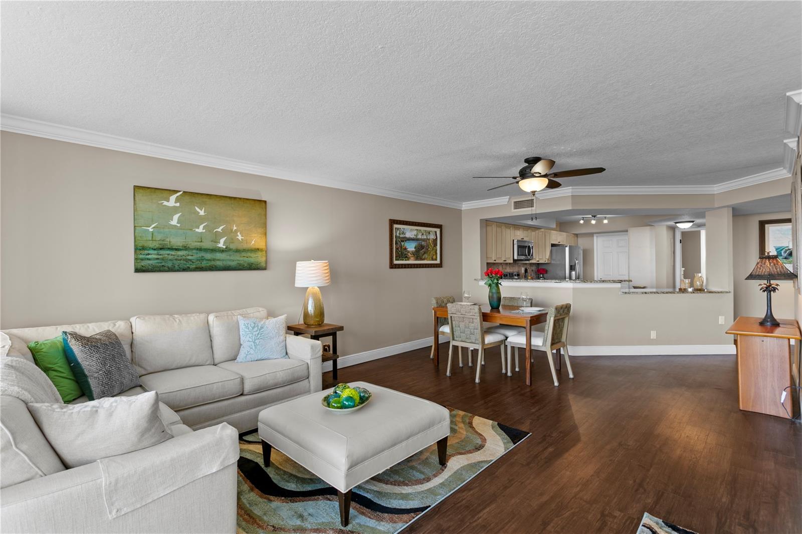 Listing photo id 10 for 5279 Isla Key Boulevard S 211
