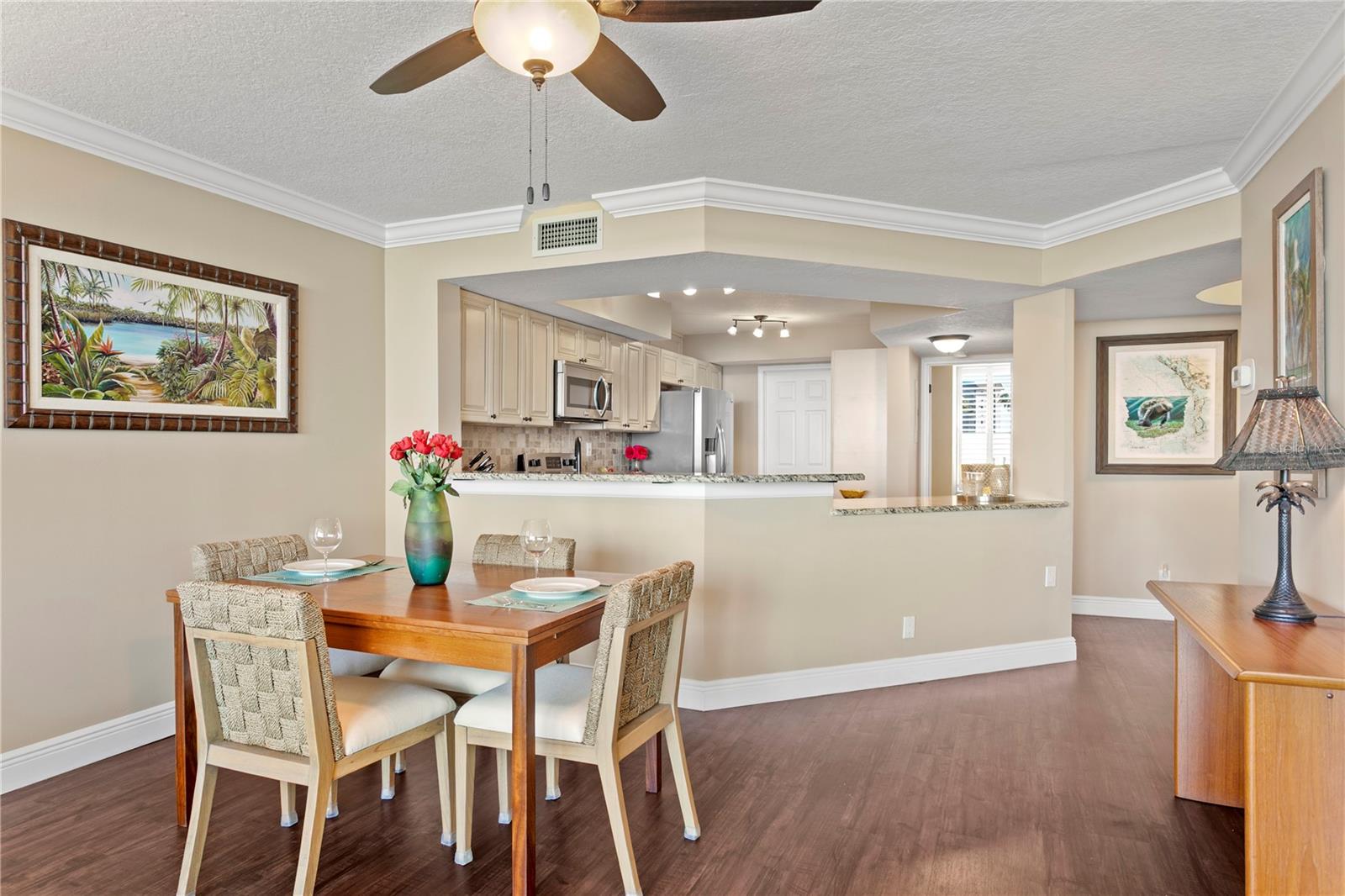 Listing photo id 11 for 5279 Isla Key Boulevard S 211