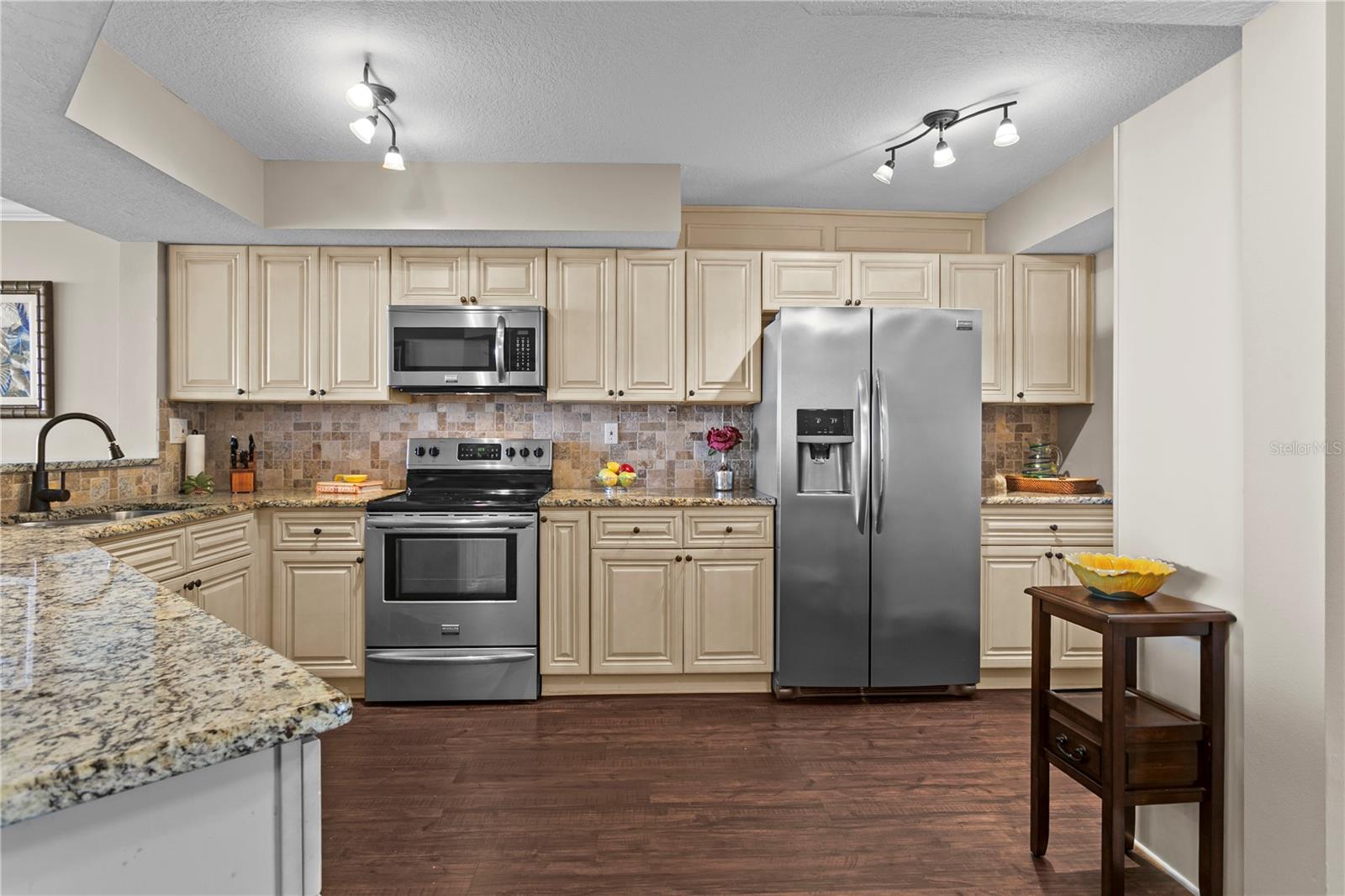 Listing photo id 15 for 5279 Isla Key Boulevard S 211