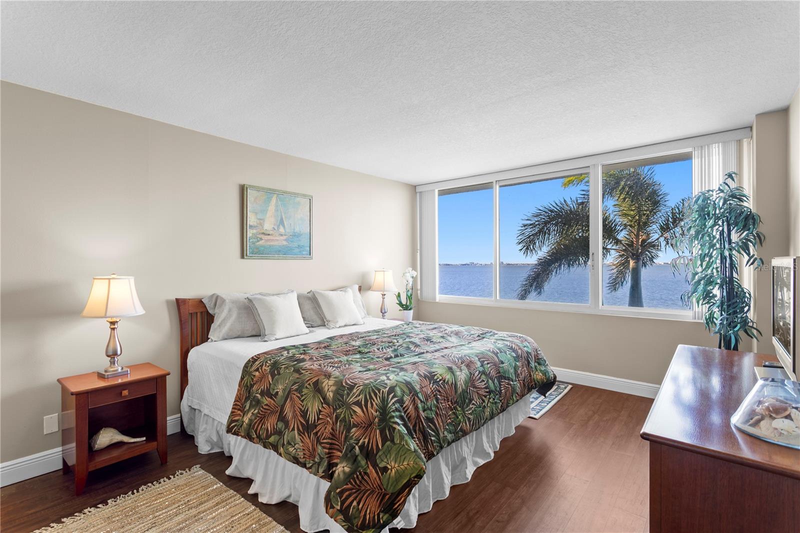 Listing photo id 16 for 5279 Isla Key Boulevard S 211
