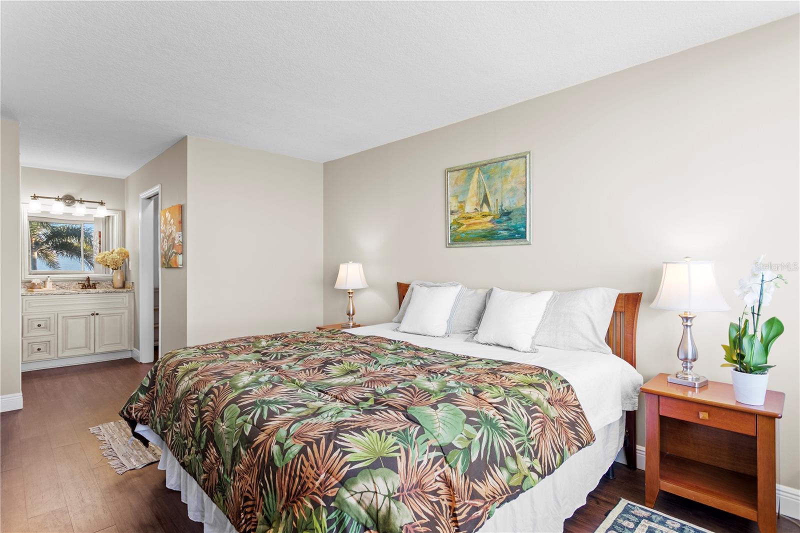 Listing photo id 17 for 5279 Isla Key Boulevard S 211