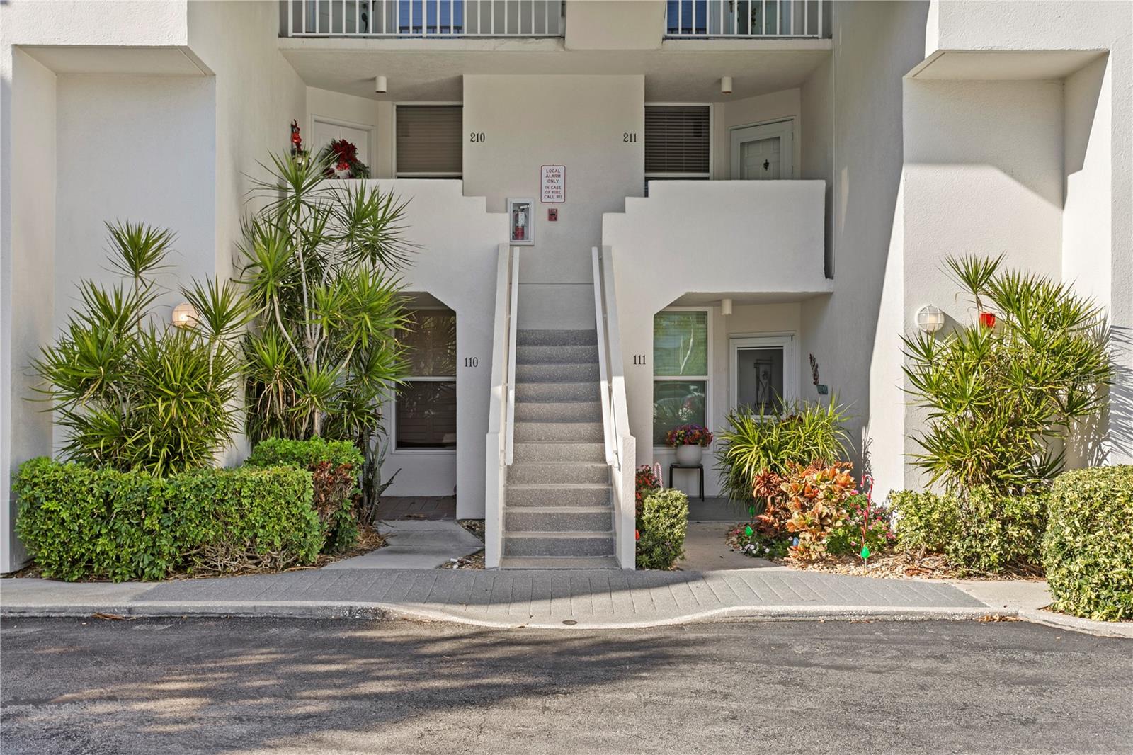 Listing photo id 0 for 5279 Isla Key Boulevard S 211