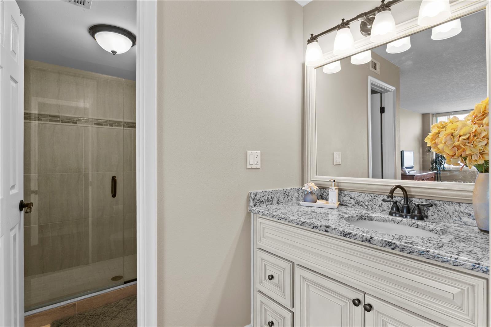 Listing photo id 18 for 5279 Isla Key Boulevard S 211