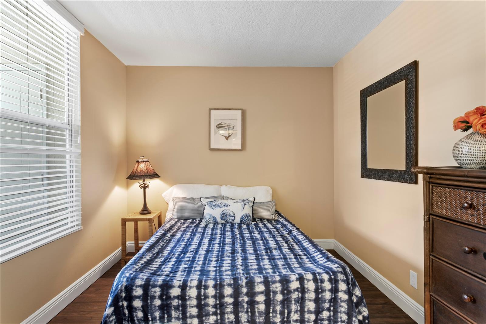 Listing photo id 23 for 5279 Isla Key Boulevard S 211