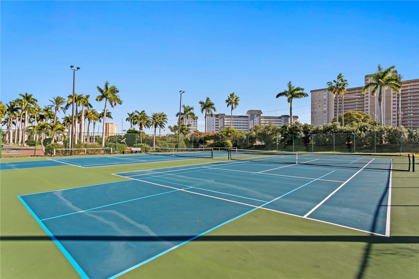 Listing photo id 27 for 5279 Isla Key Boulevard S 211