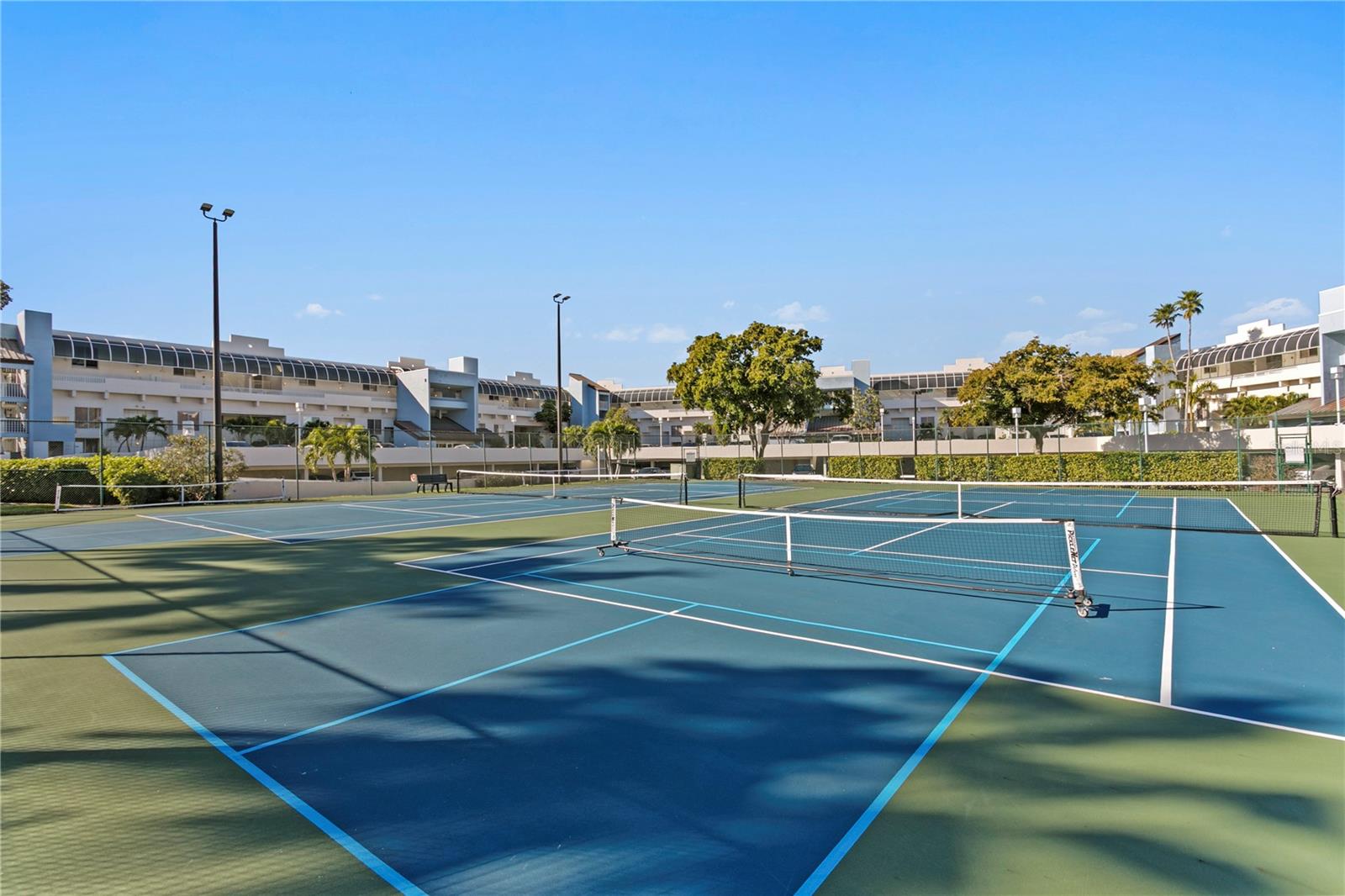 Listing photo id 28 for 5279 Isla Key Boulevard S 211