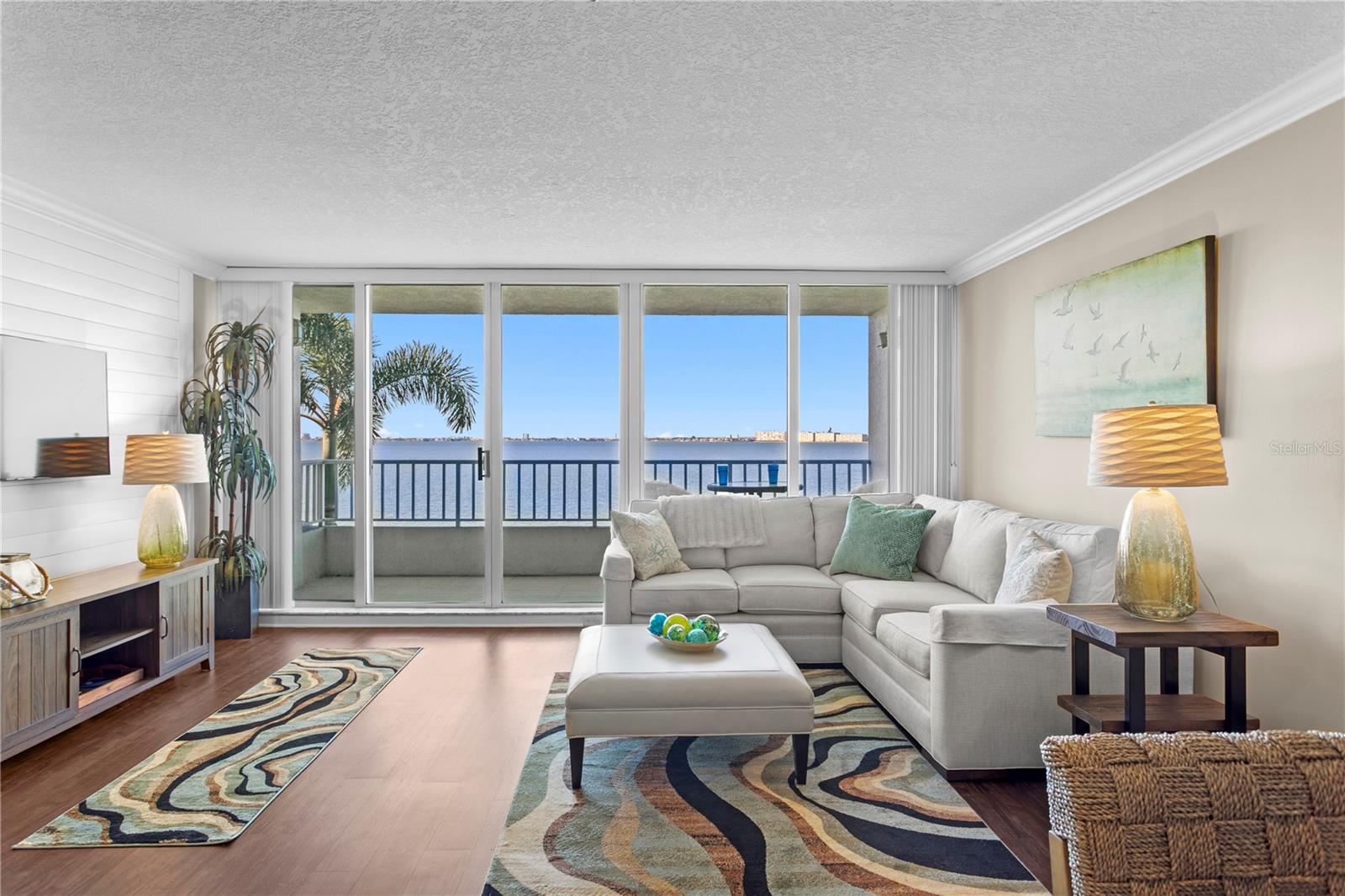 Listing photo id 3 for 5279 Isla Key Boulevard S 211