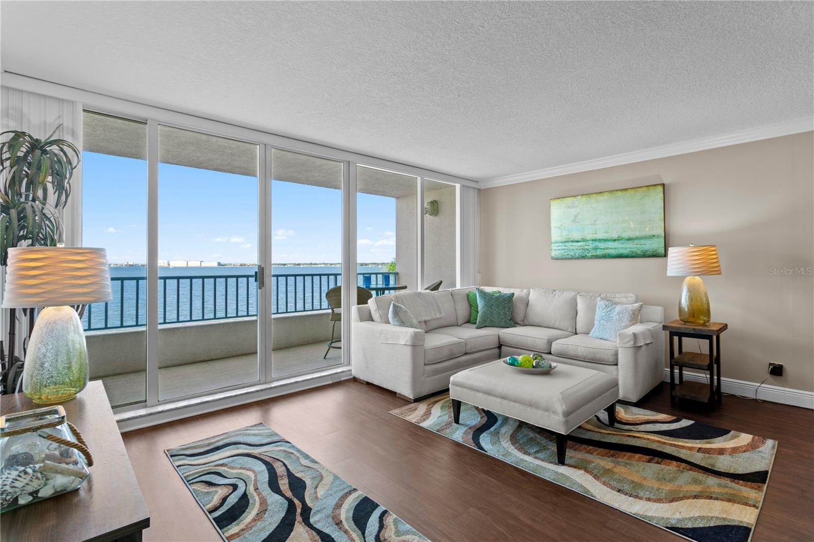 Listing photo id 5 for 5279 Isla Key Boulevard S 211
