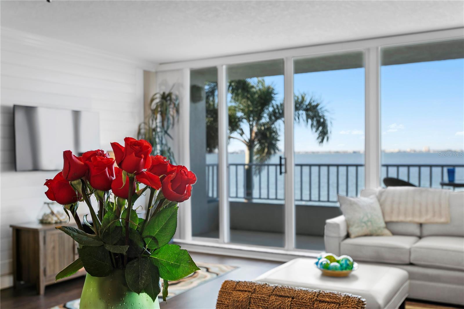 Listing photo id 6 for 5279 Isla Key Boulevard S 211