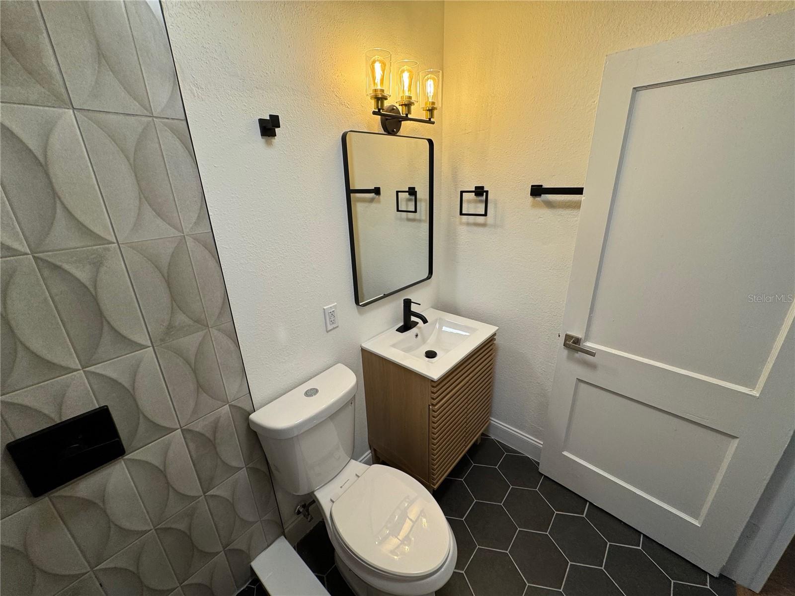 Image 17 of 23 For 1119 Newton Avenue S