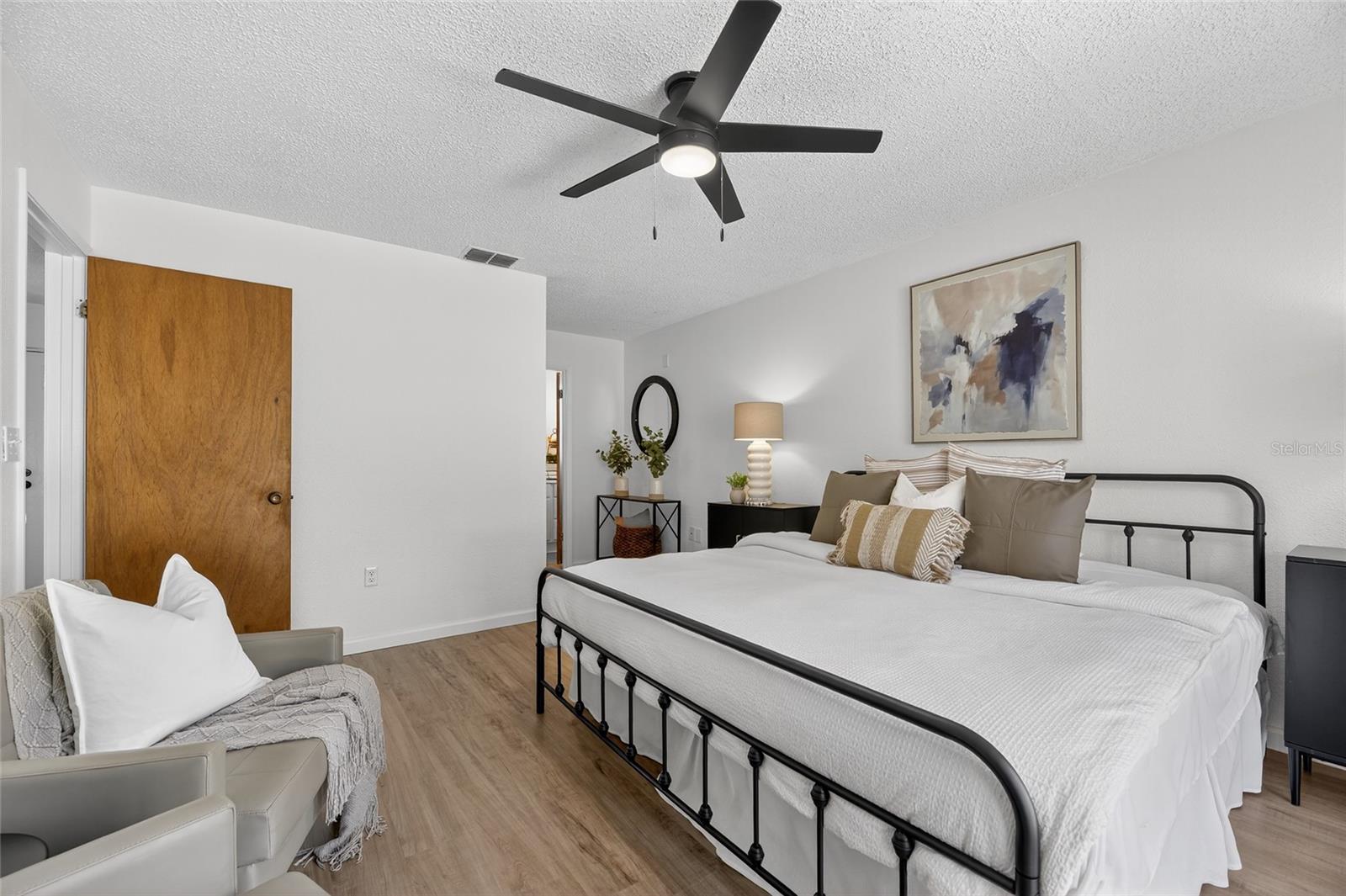 Image 10 of 39 For 13035 Santee Street