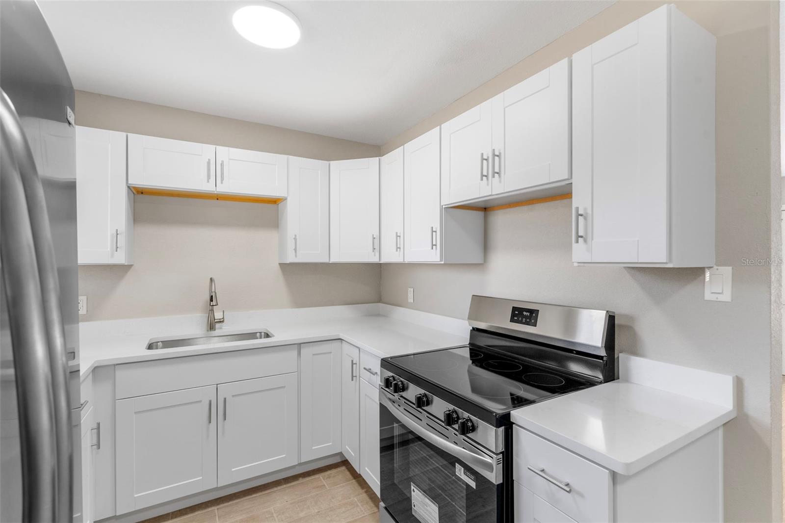 Listing photo id 8 for 8310 Croton Avenue