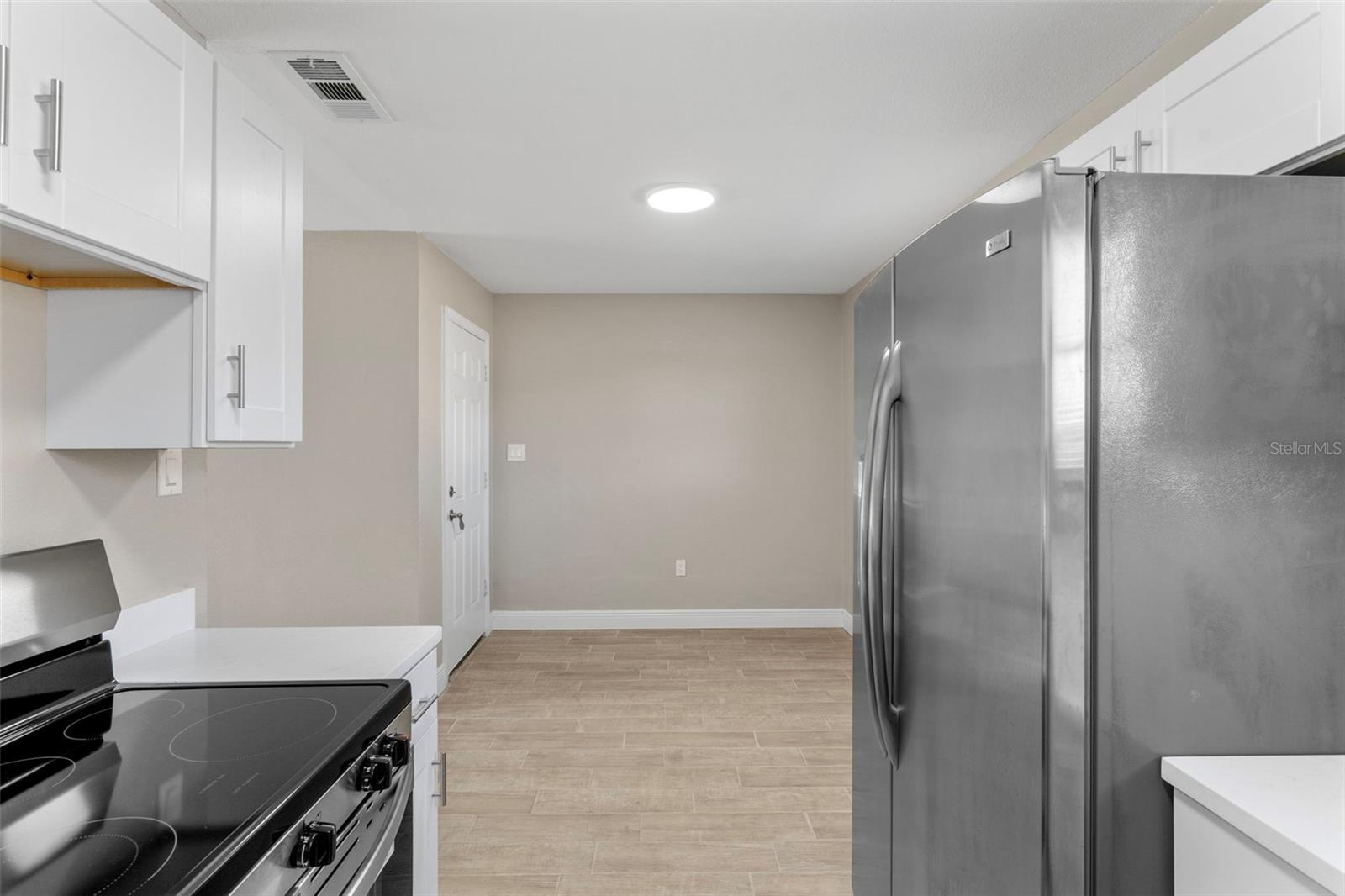 Listing photo id 10 for 8310 Croton Avenue