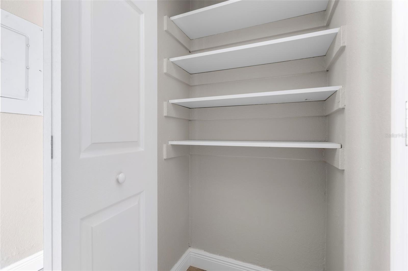 Listing photo id 11 for 8310 Croton Avenue