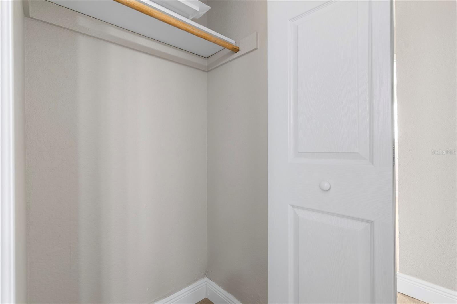 Listing photo id 12 for 8310 Croton Avenue