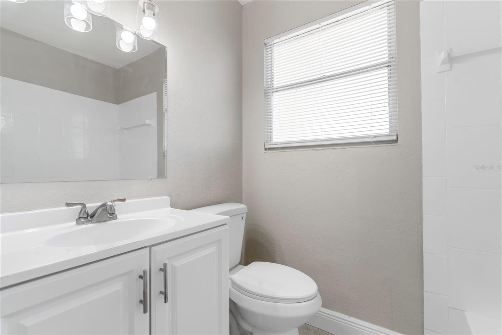 Listing photo id 13 for 8310 Croton Avenue