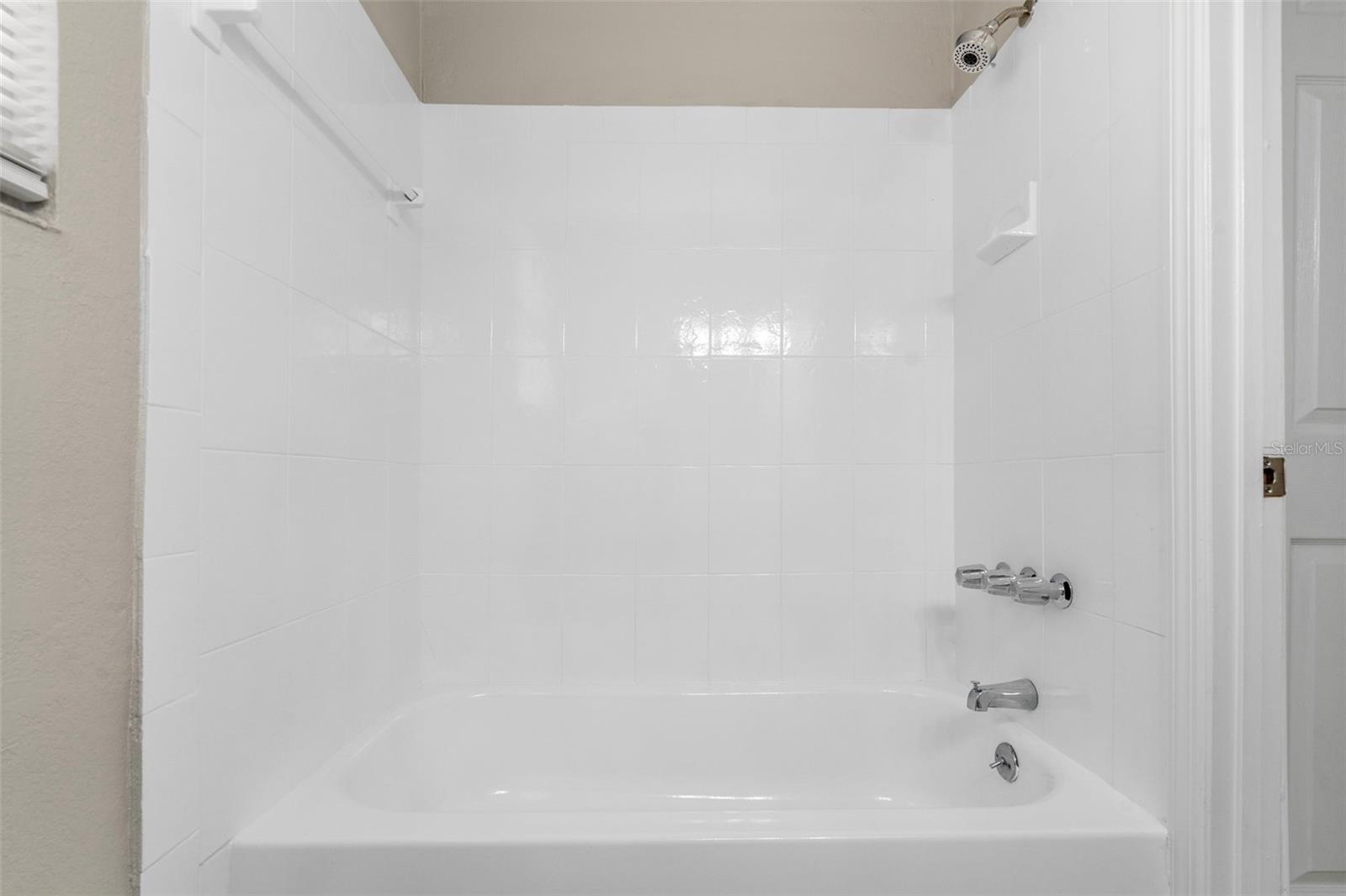 Listing photo id 14 for 8310 Croton Avenue