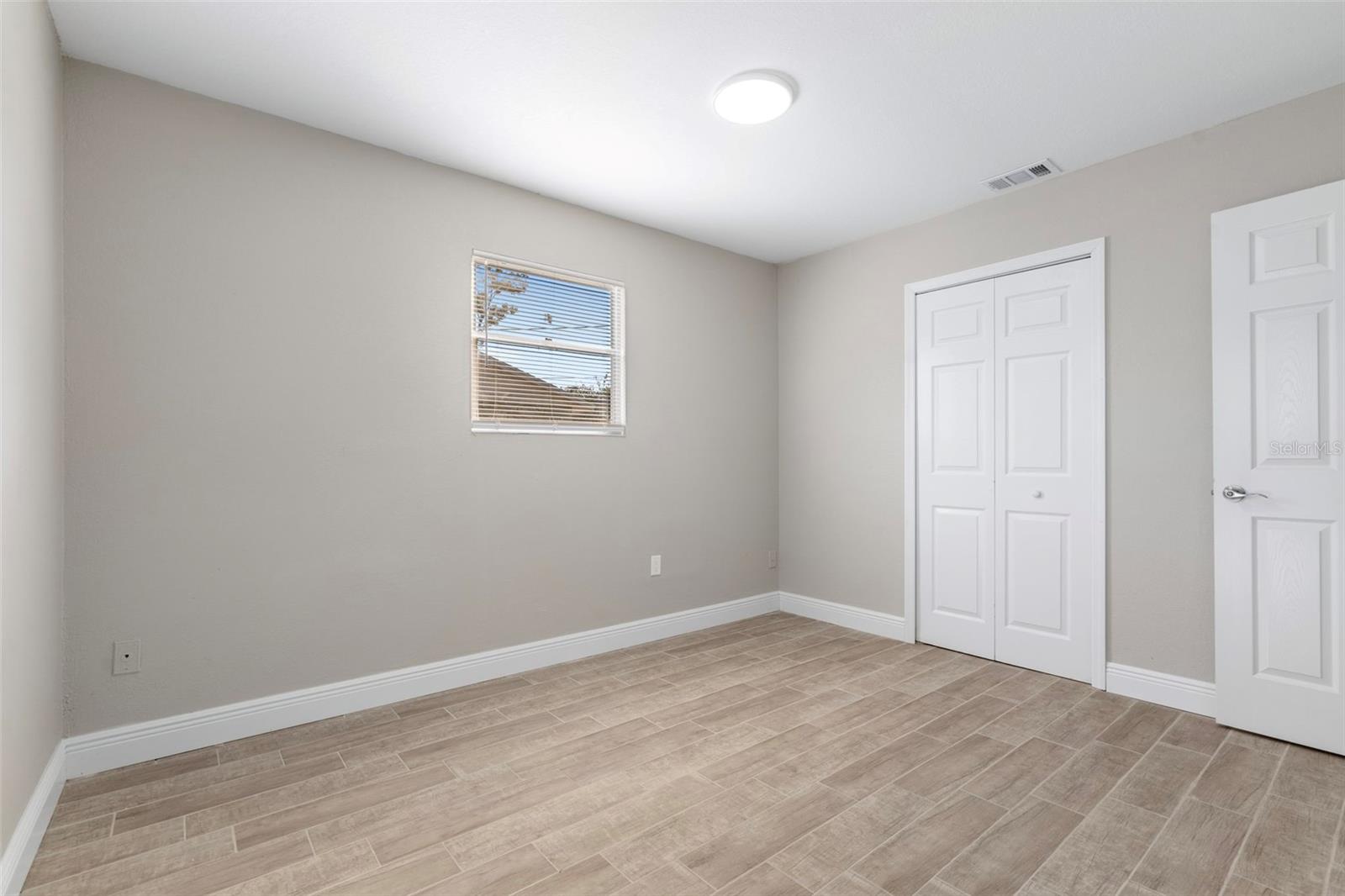 Listing photo id 17 for 8310 Croton Avenue